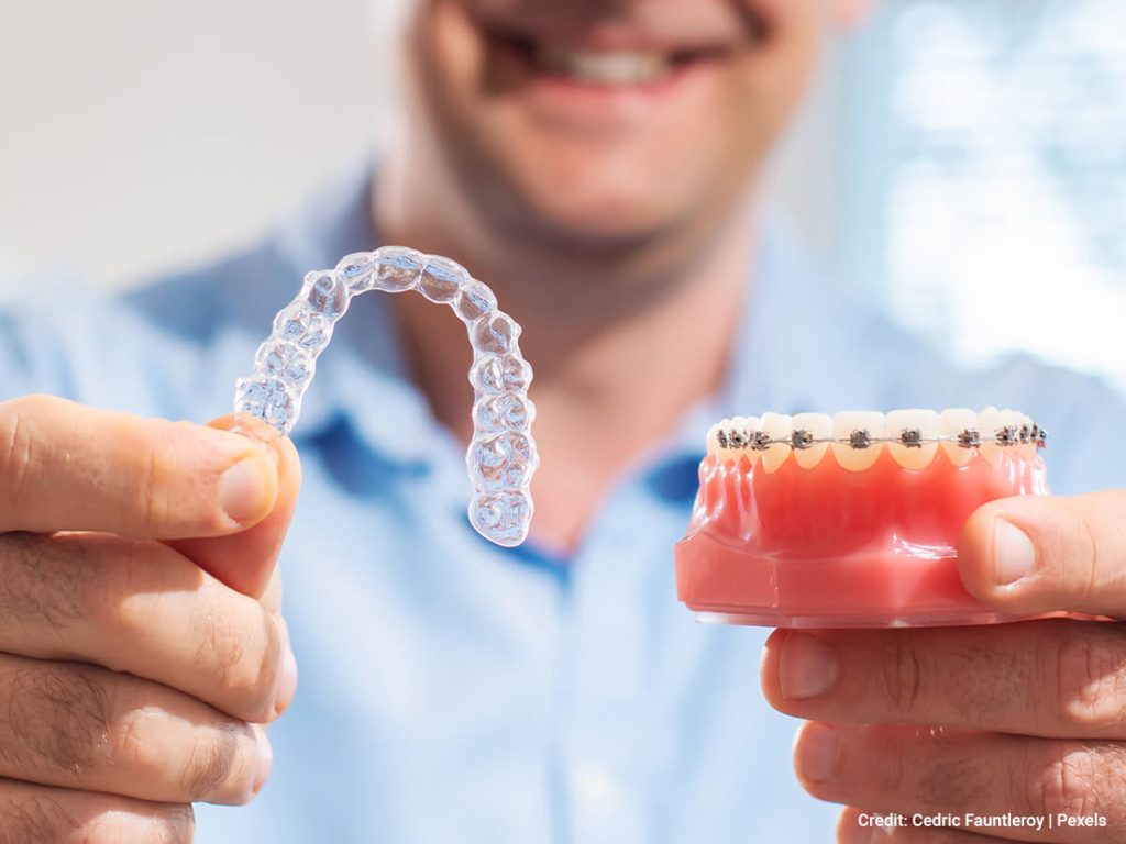 Choosing-Between-Invisalign-and-Braces-Factors-to-Consider